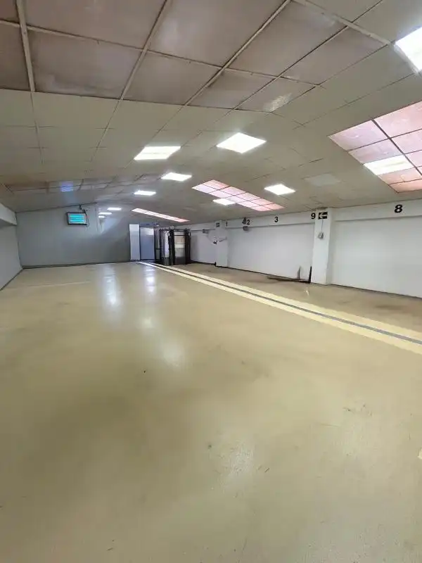 Nave industrial en venta en Carrer Comuna di Carrara, imagen 3
