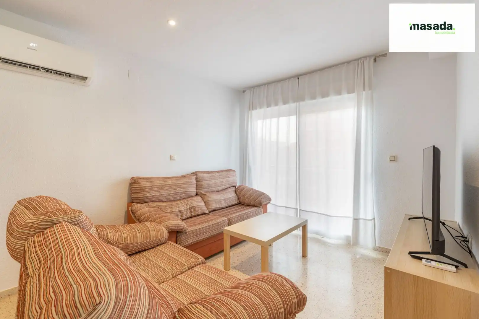 Sala de estar de Piso en venta en Granada con Aire acondicionado, Calefacción y Amueblado