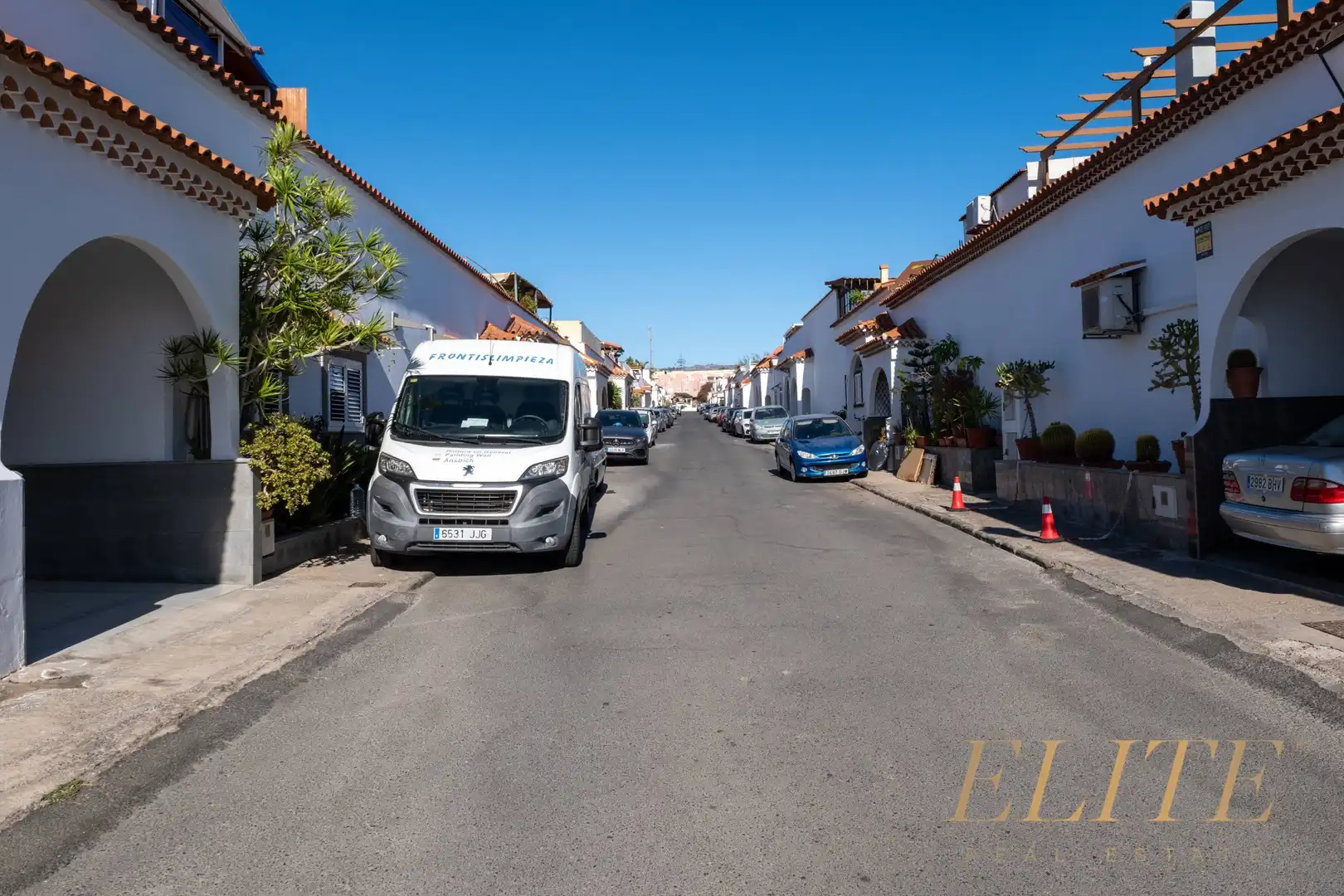 Vista exterior de Casa adosada en venda en San Bartolomé de Tirajana amb Aire condicionat, Calefacció i Jardí privat