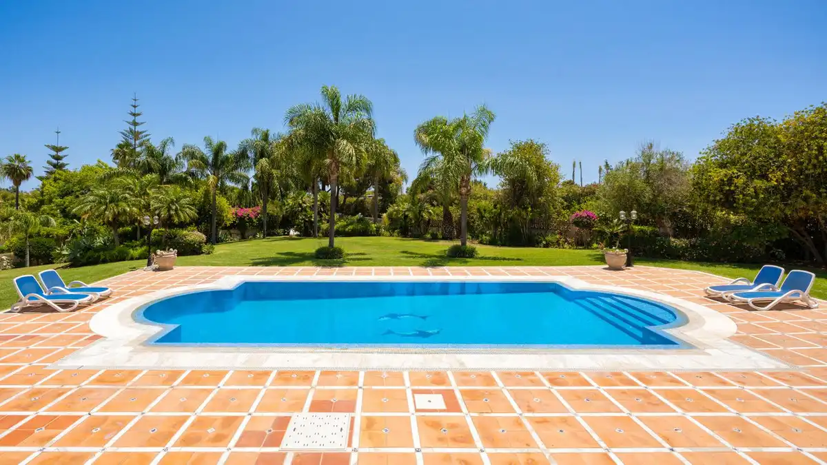 Swimming pool of Houses for sale in Benahavís  with Air Conditioner, Private garden and Terrace