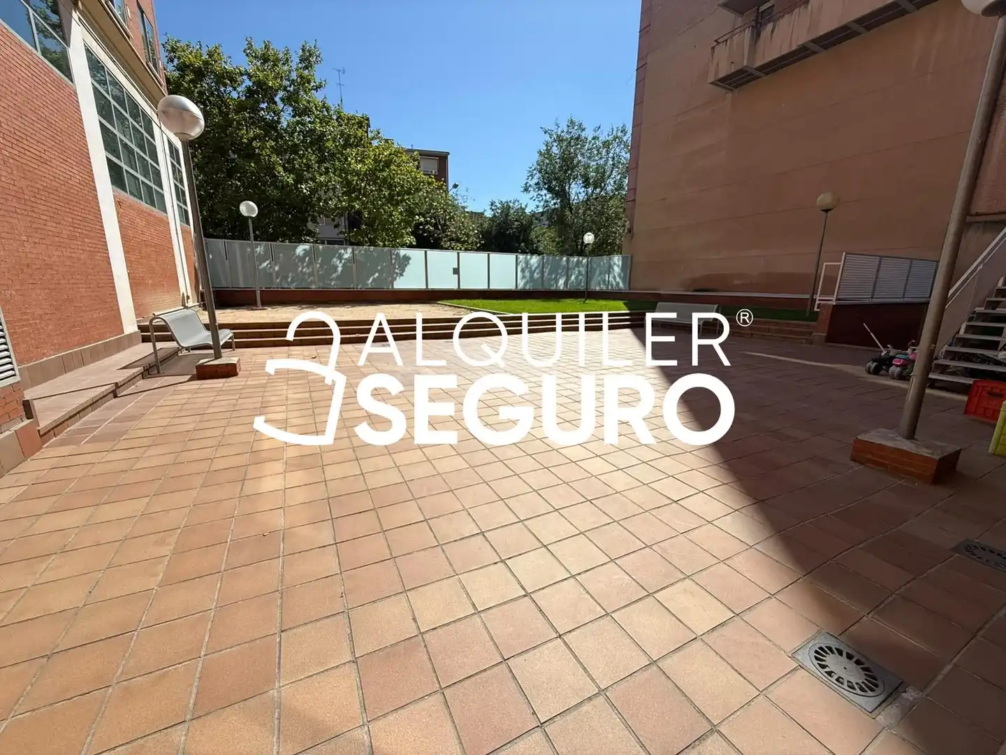 Vista exterior de Piso de alquiler en Madrid con Aire acondicionado, Calefacción y Piscina