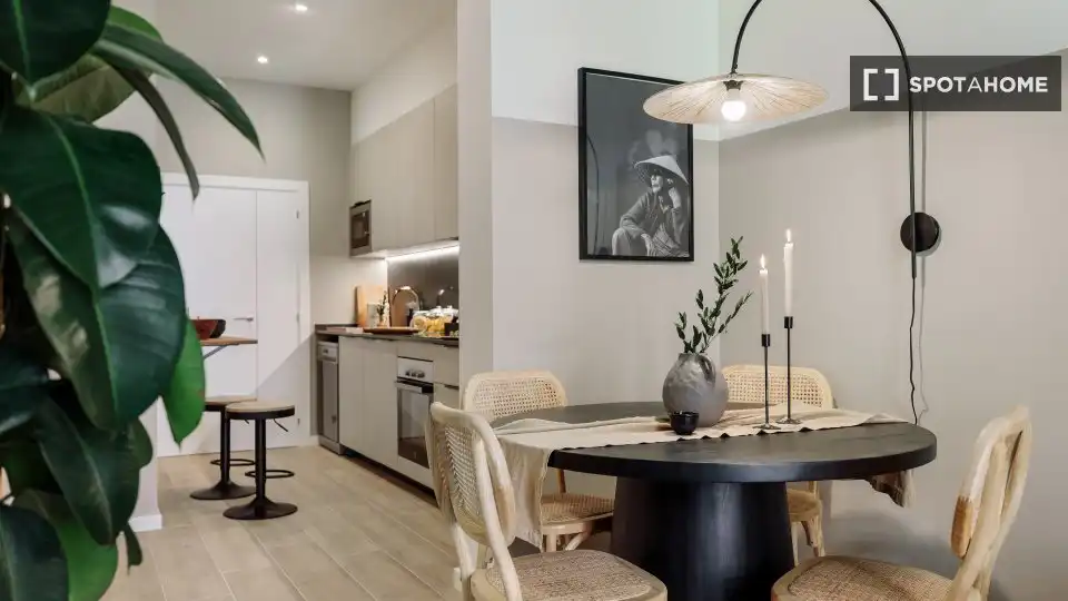 Comedor de Piso de alquiler en Barcelona con Aire acondicionado, Calefacción y Amueblado
