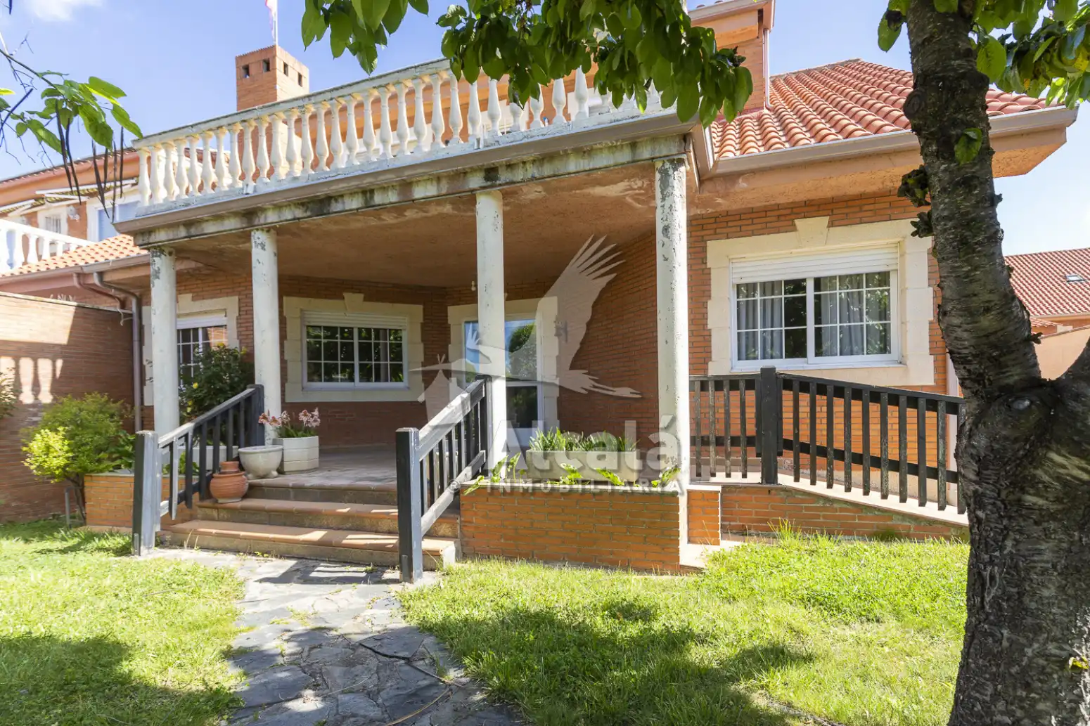 Vista exterior de Casa adosada en venta en Villalbilla con Aire acondicionado, Calefacción y Parquet
