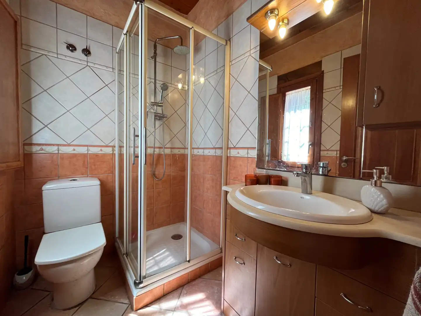 Badezimmer von Country house zum Verkauf in Juià mit Klimaanlage, Heizung und Privatgarten