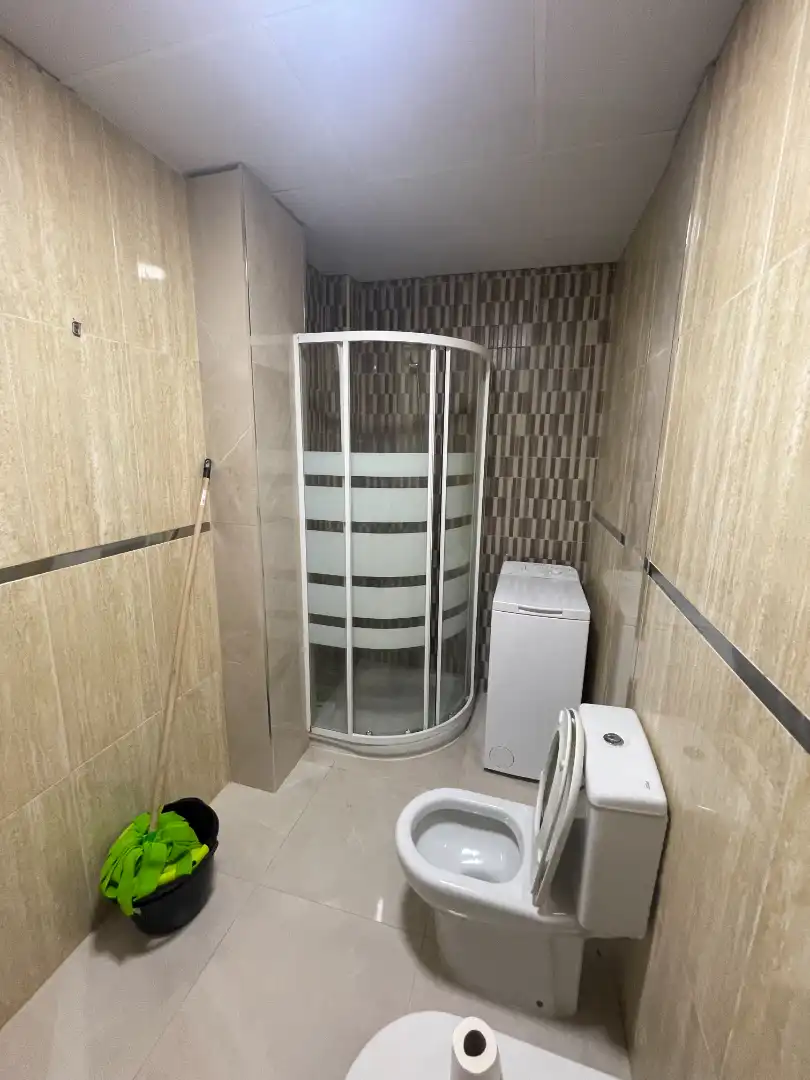 Baño de Apartamento en venta en Almería con Calefacción, Amueblado y Alarma