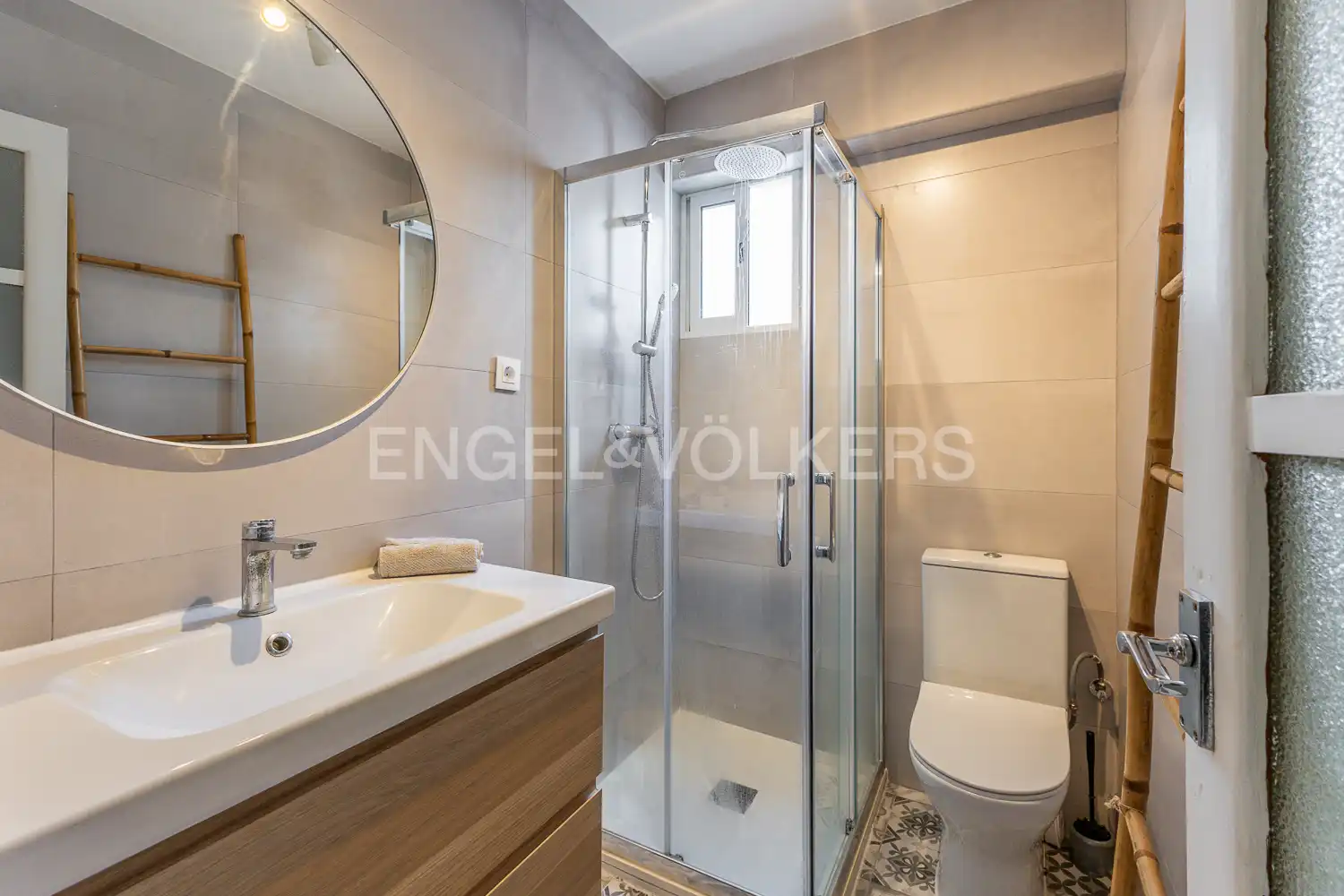 Baño de Piso en venta en Valencia con Calefacción y Balcón