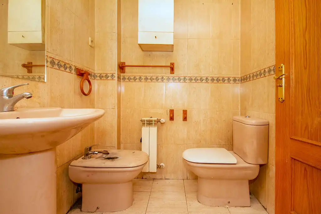 Bany de Pis en venda en Ciempozuelos amb Calefacció, Parquet i Piscina