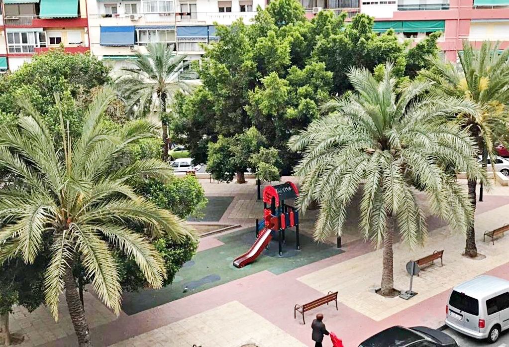 Vista exterior de Pis de lloguer en Alicante / Alacant amb Aire condicionat, Calefacció i Moblat