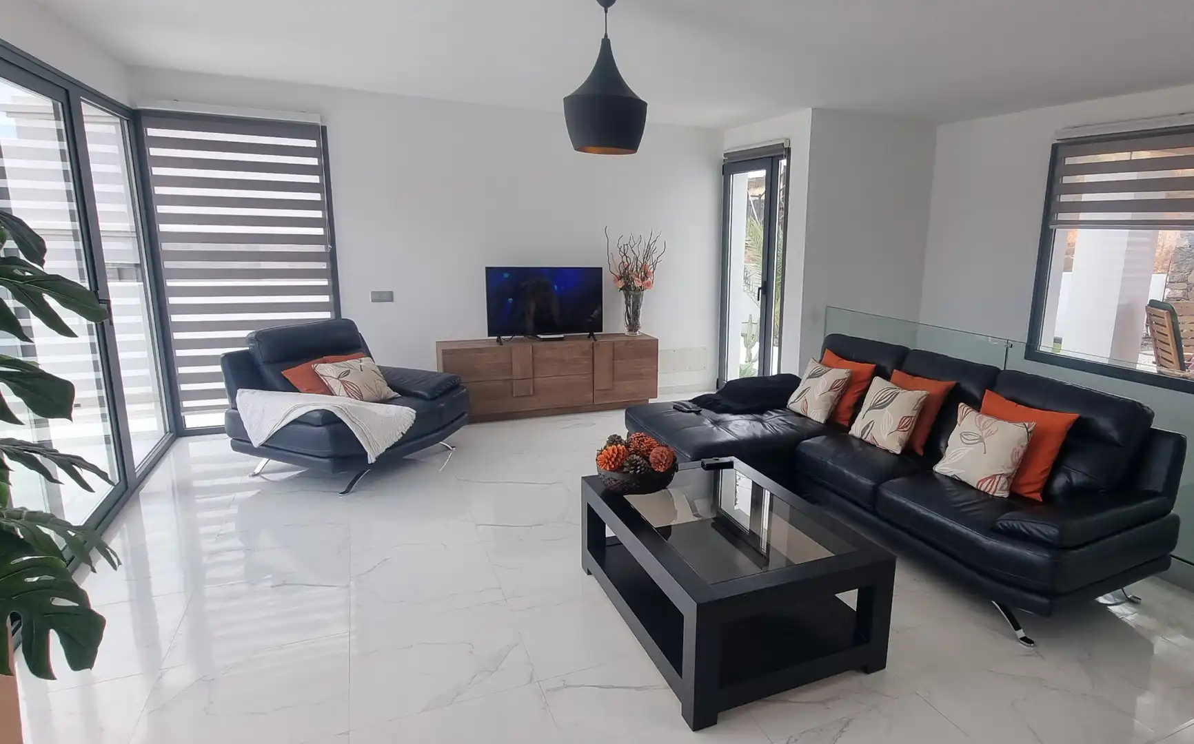 Sala d'estar de Casa o xalet en venda en Haría amb Jardí privat, Terrassa i Piscina
