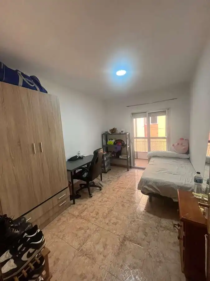Habitación de Piso en venta en Granada con Amueblado, Microondas y Balcón
