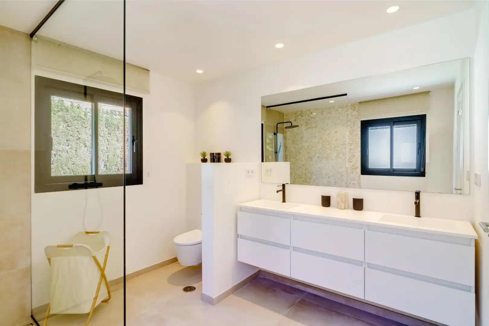 Baño de Casa o chalet en venta en Marbella con Aire acondicionado, Jardín privado y Terraza