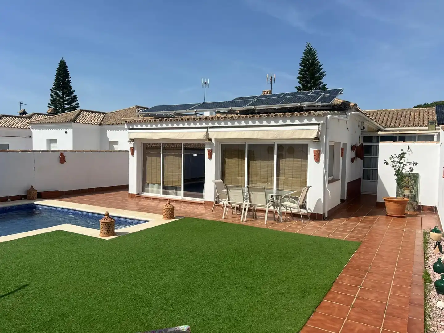 Garden of Houses for sale in Chiclana de la Frontera  with Storage room, Swimming Pool and Oven