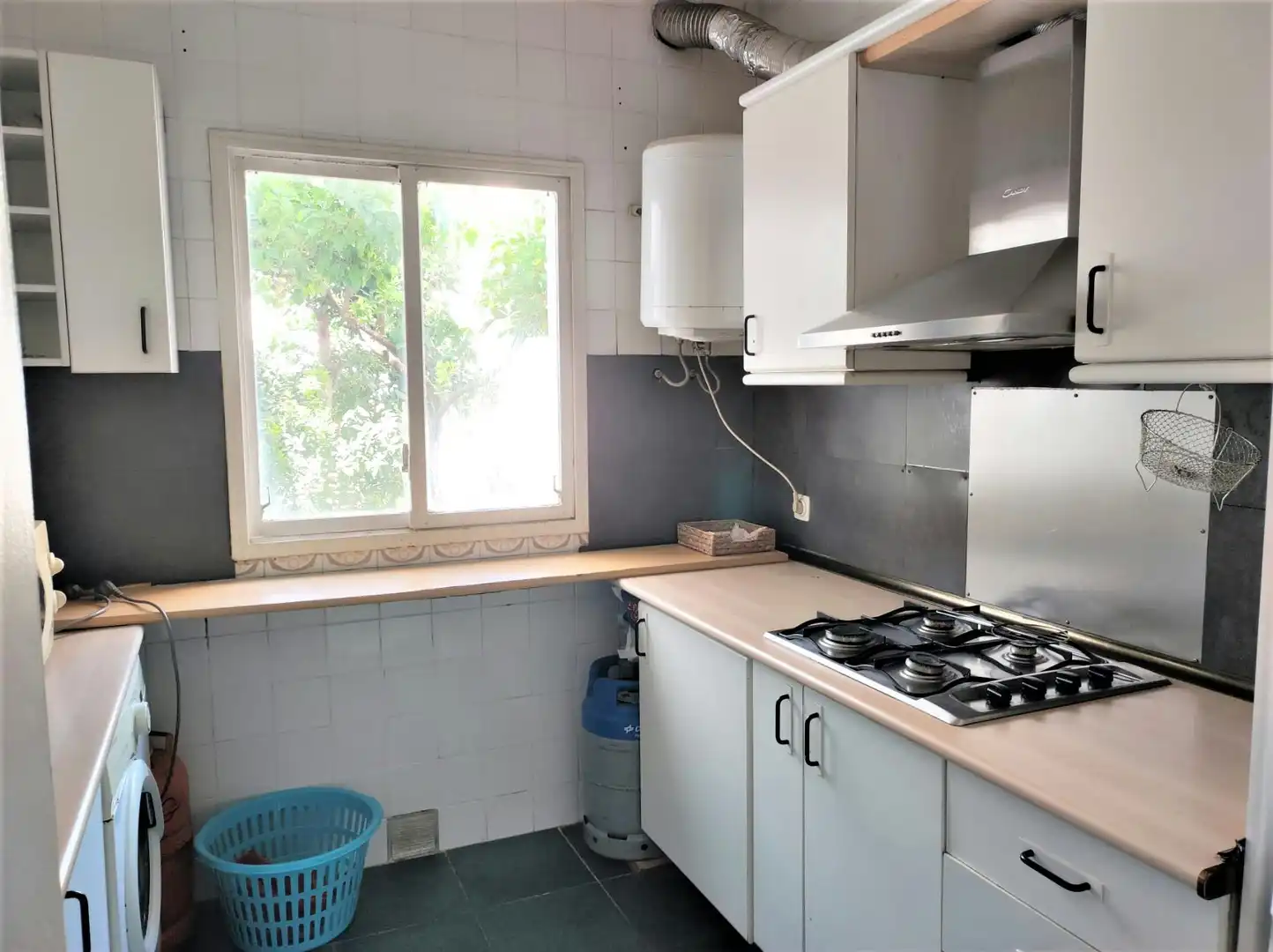 Cocina de Piso para compartir en Sevilla con Amueblado, Lavadora y Internet