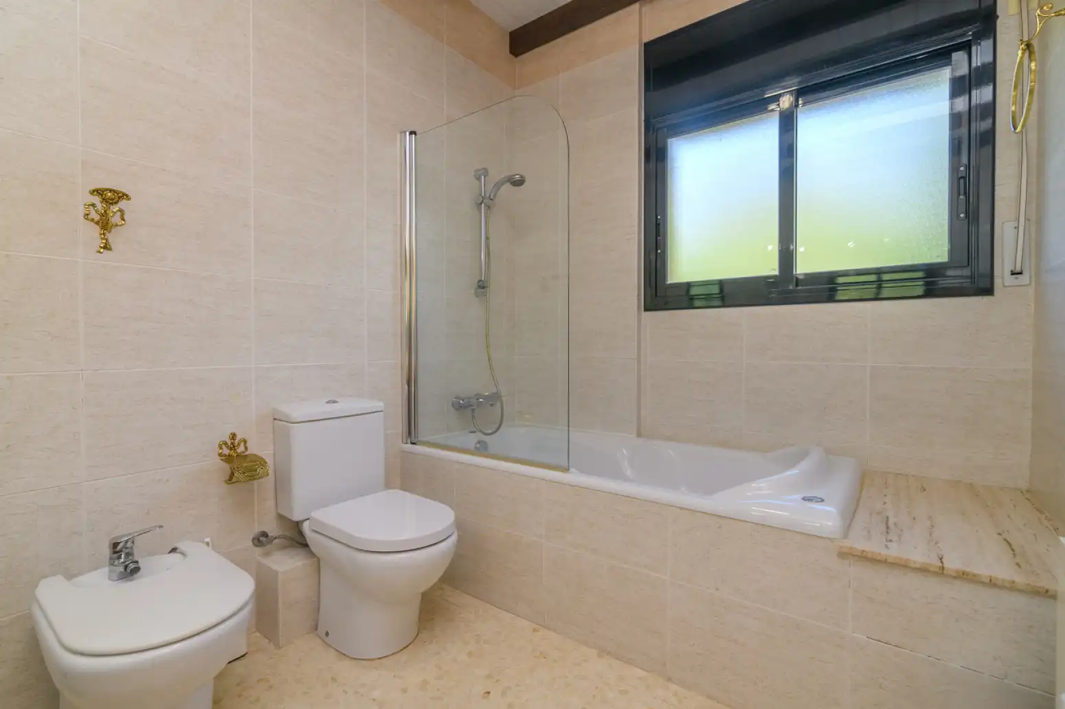 Baño de Casa o chalet en venta en Viladecans con Terraza, Piscina y Balcón