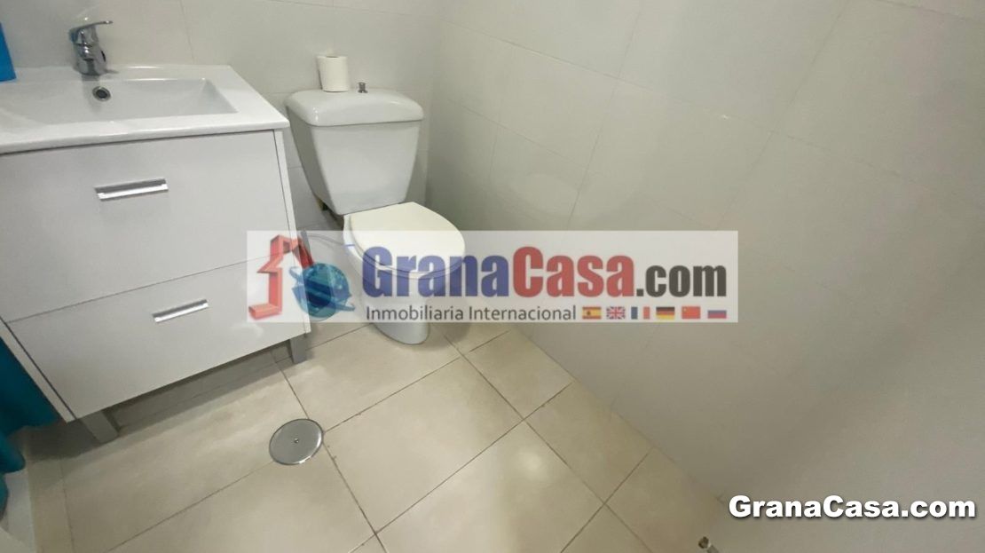 Bathroom of Apartment to rent in  Granada Capital  with Air Conditioner and Heating