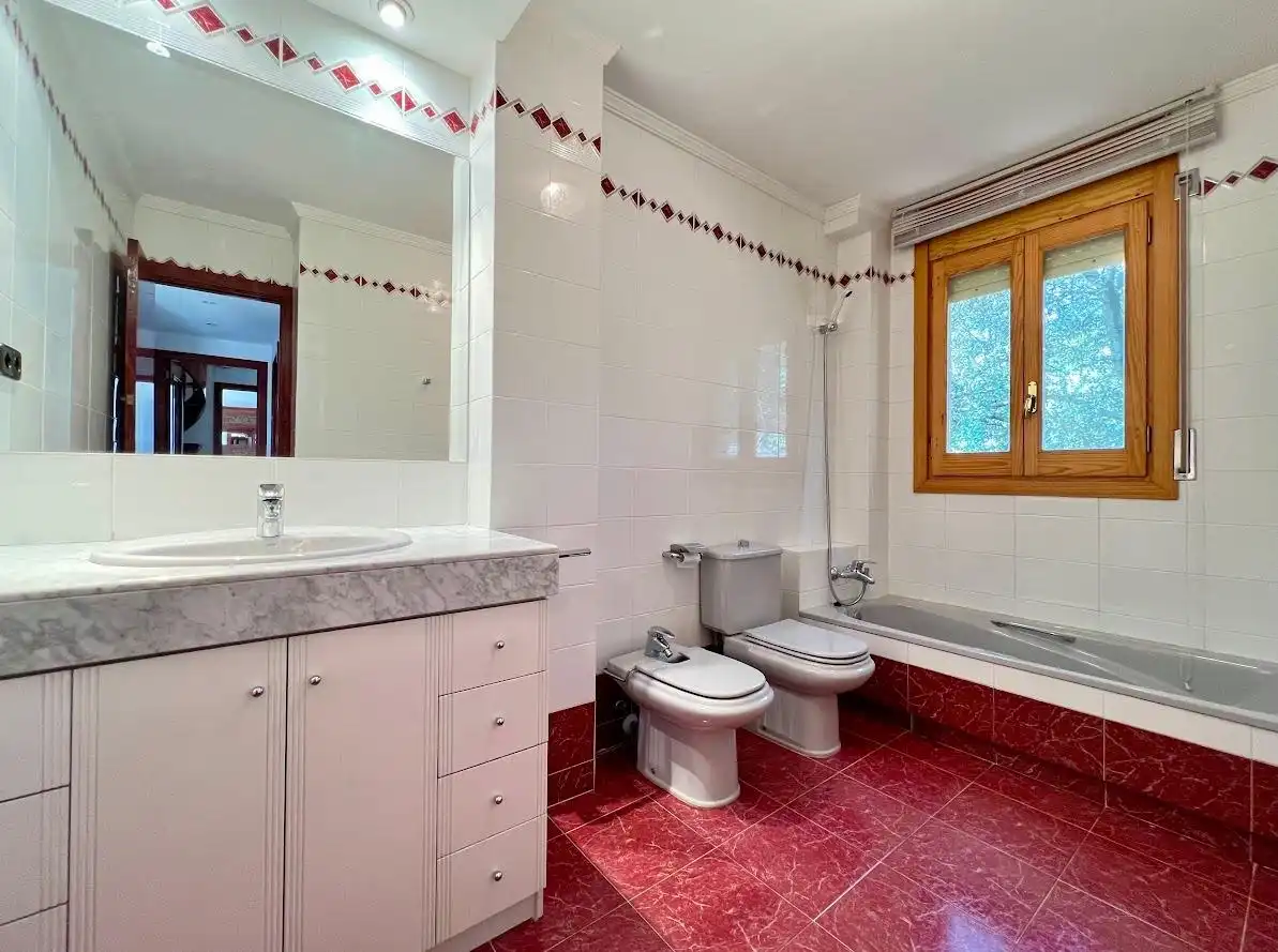 Bany de Casa o xalet en venda en Castellnou de Bages amb Jardí privat, Terrassa i Traster