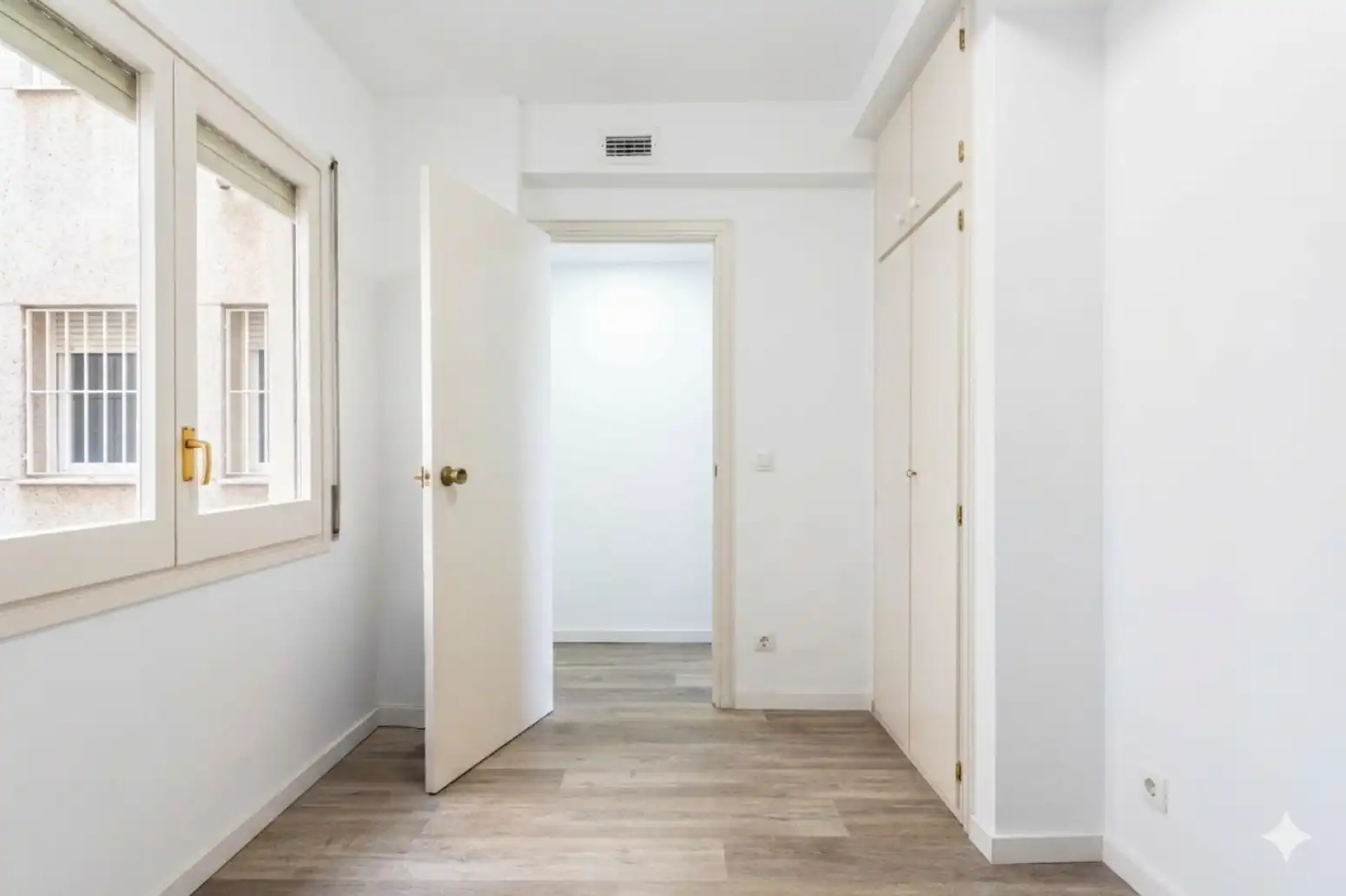 Wohnung zum Verkauf in Terrassa mit Heizung, Parkett und Balkon