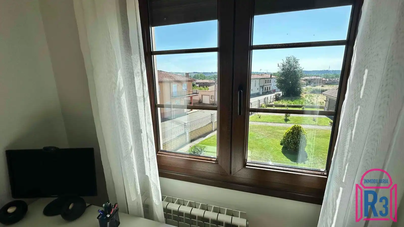 Dormitori de Casa adosada en venda en Sariegos amb Calefacció
