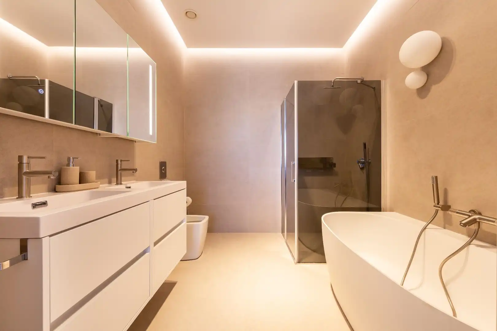 Bathroom of Attic for rent in Madrid  with Air Conditioner, Heating and Terrace