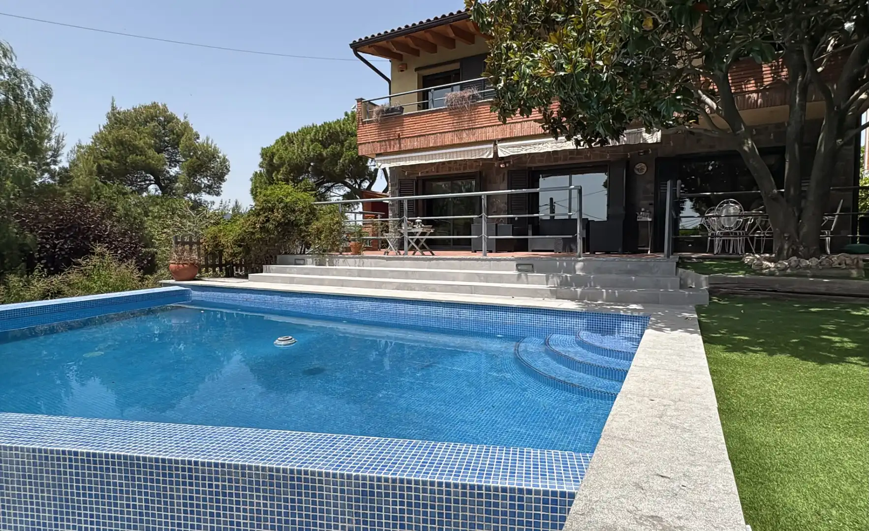 Piscina de Casa o xalet en venda en Terrassa amb Aire condicionat, Calefacció i Jardí privat