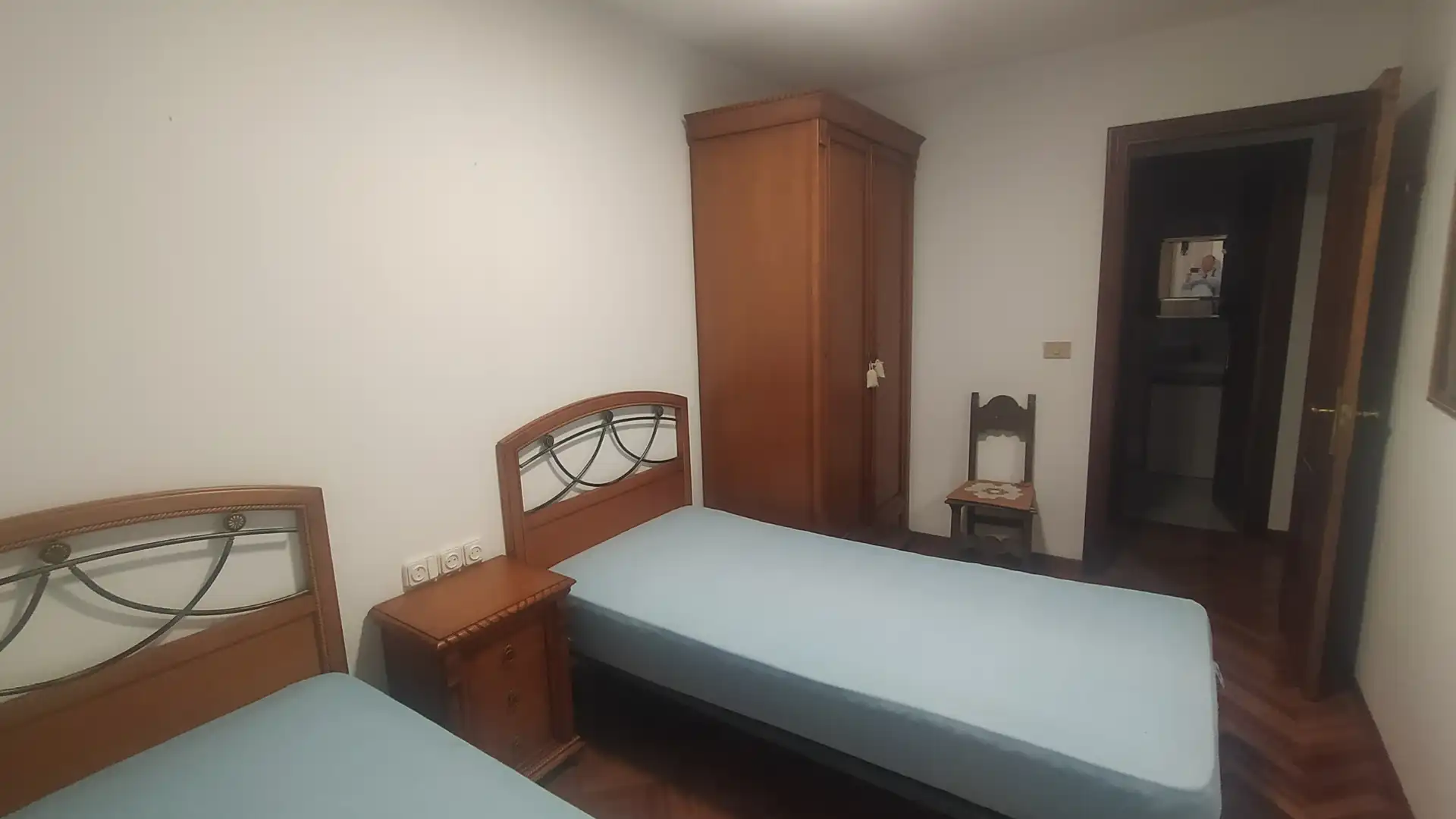 Dormitori de Pis de lloguer en A Coruña Capital  amb Parquet, Moblat i Forn