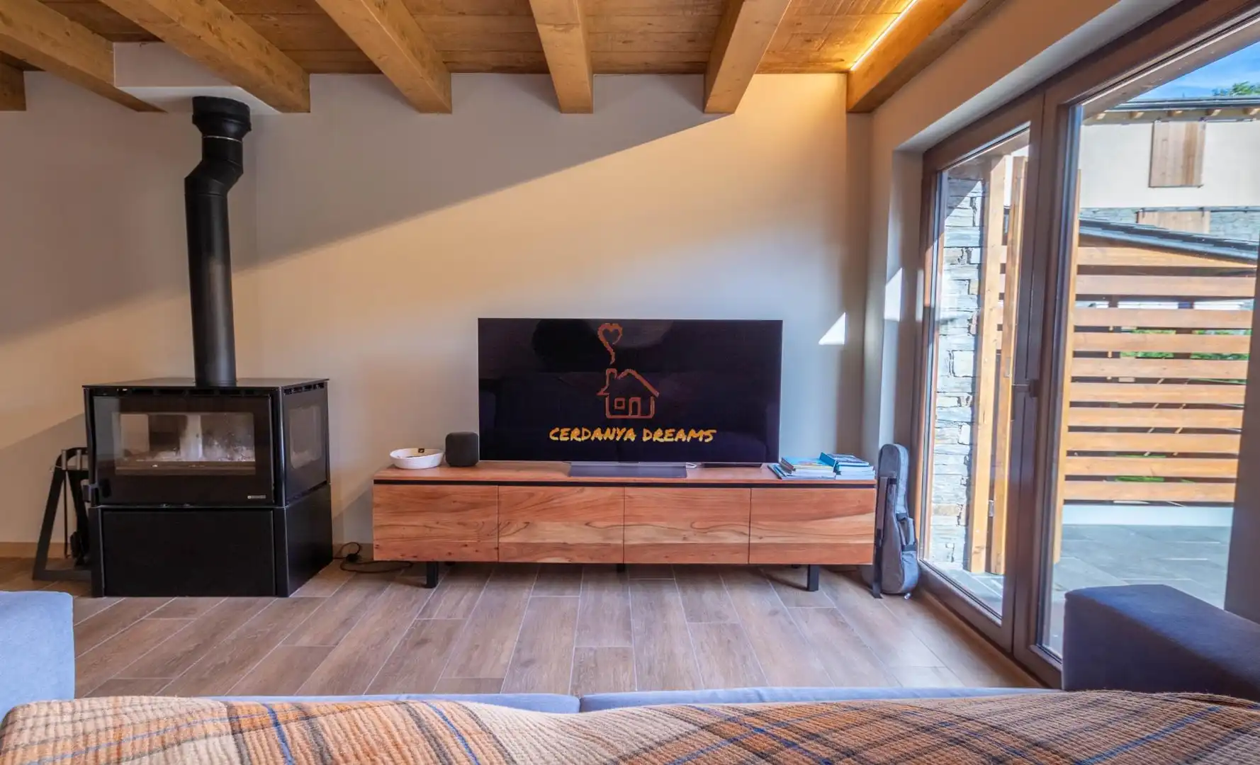 Sala d'estar de Casa adosada en venda en Fontanals de Cerdanya amb Calefacció, Jardí privat i Parquet