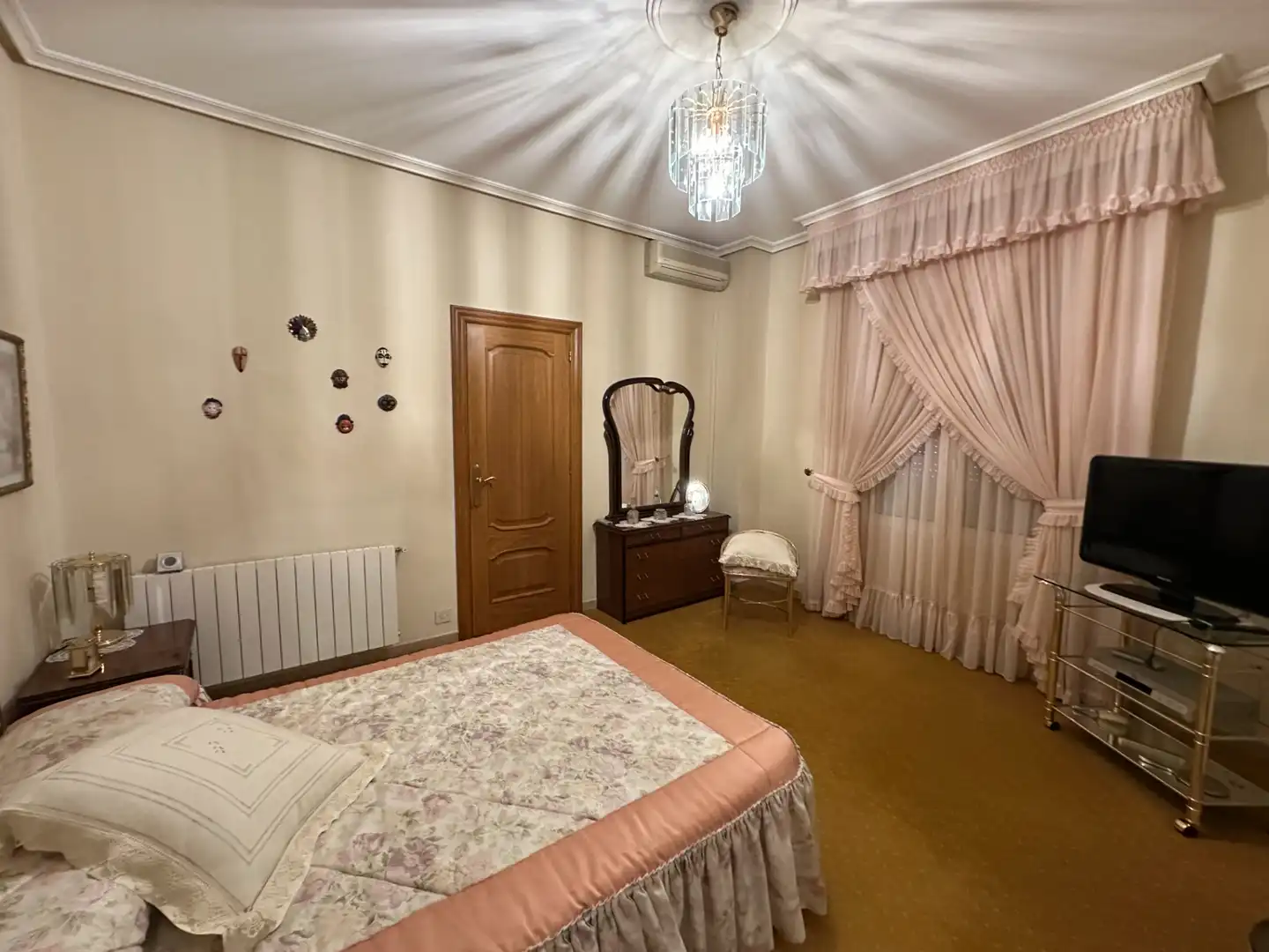 Bedroom of Houses for sale in Úbeda  with Air Conditioner, Terrace and Swimming Pool