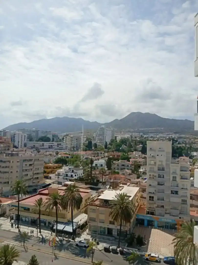 Außenansicht von Wohnungen zur Miete in Benalmádena mit Schwimmbad