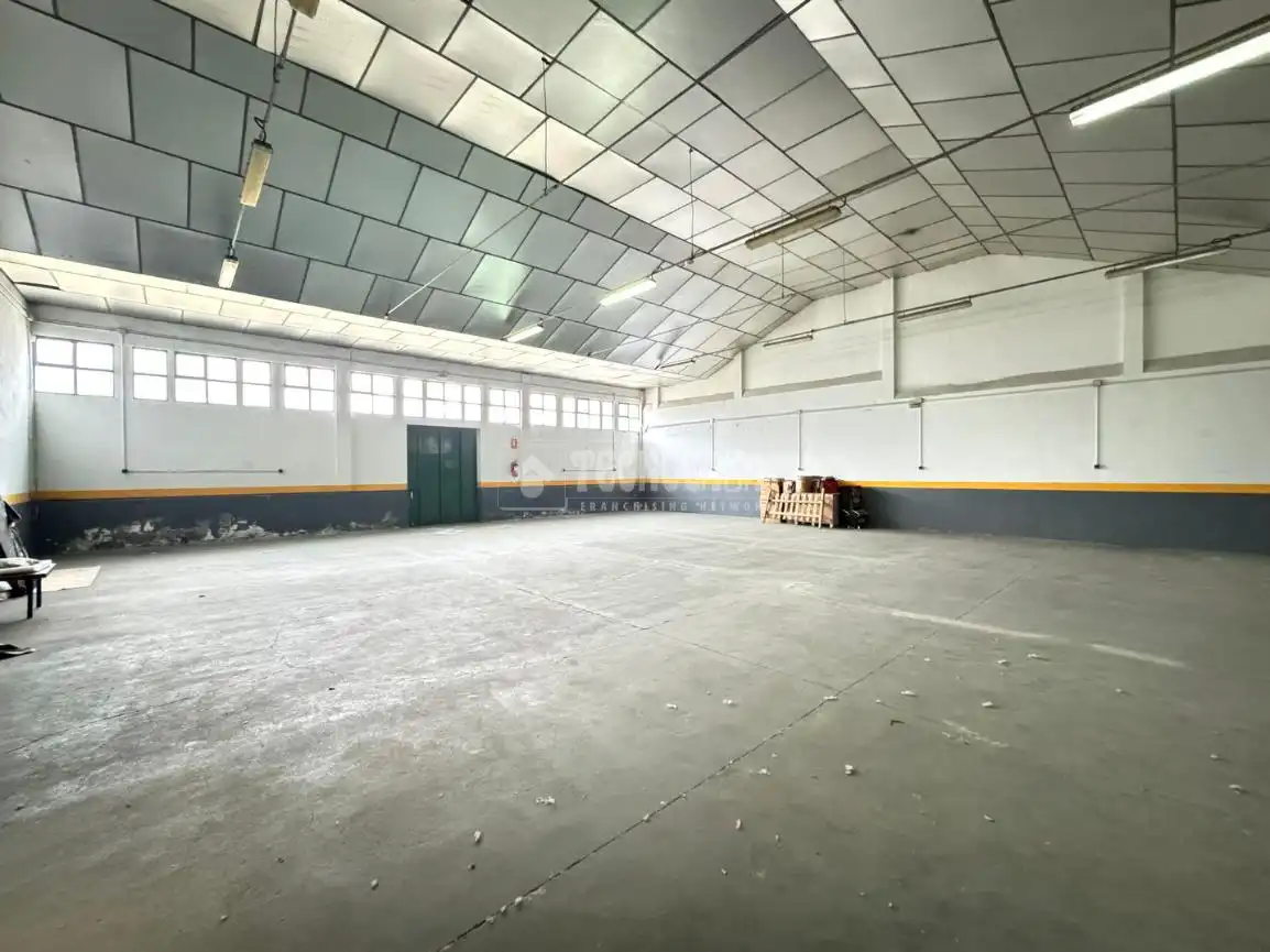 Local comercial en venta en Zona Industrial, imagen 2
