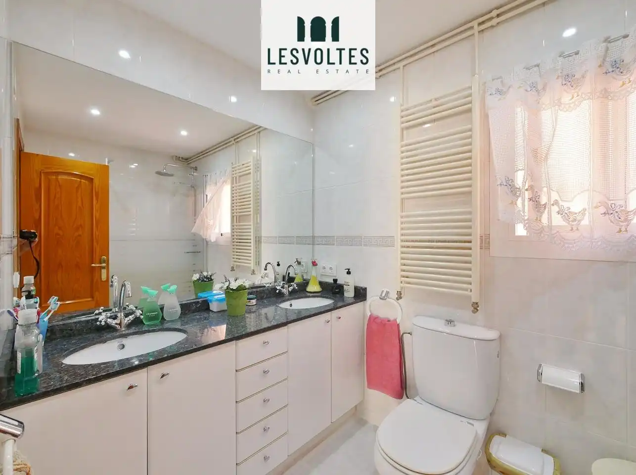 Baño de Piso en venta en Palamós con Calefacción y Balcón