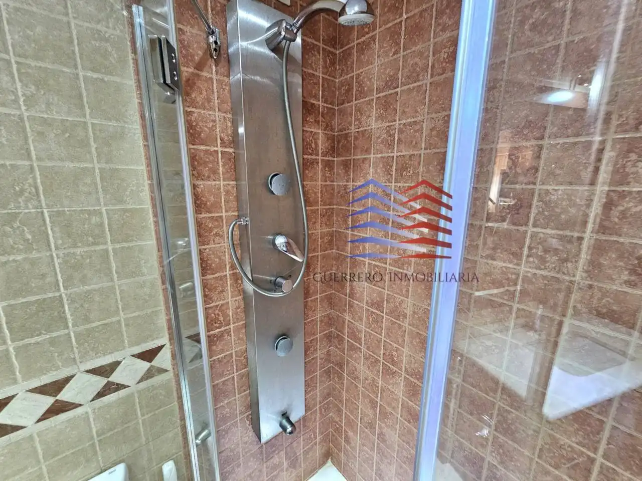 Bany de Dúplex de lloguer en Ourense Capital  amb Calefacció, Parquet i Terrassa