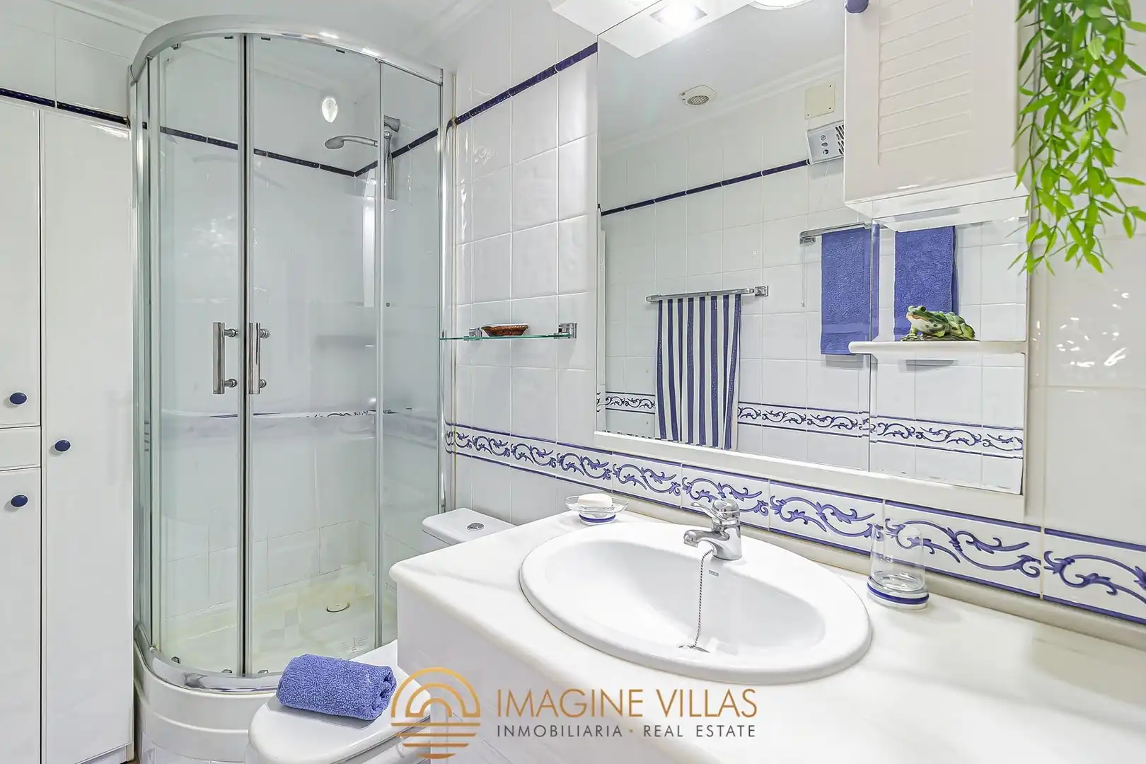 Baño de Apartamento en venta en La Manga del Mar Menor con Amueblado y Piscina comunitaria