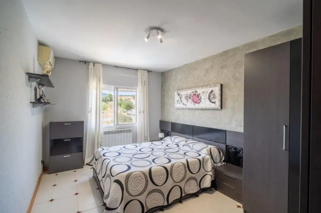 Habitación de Casa o chalet en venta en Flix con Calefacción, Piscina y Amueblado