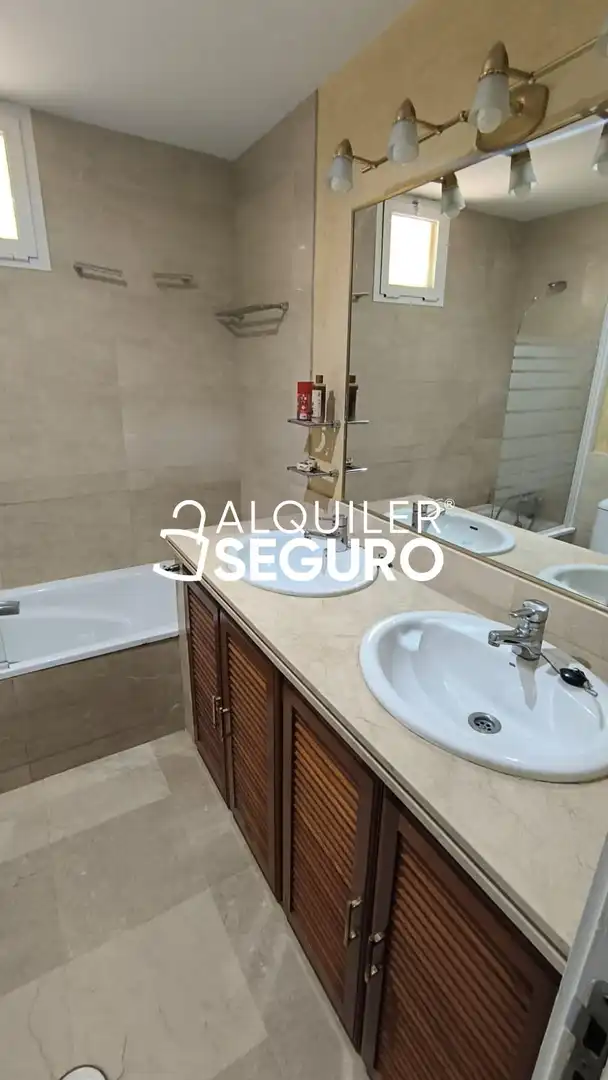 Baño de Casa o chalet de alquiler en Almensilla con Trastero, Piscina y Amueblado