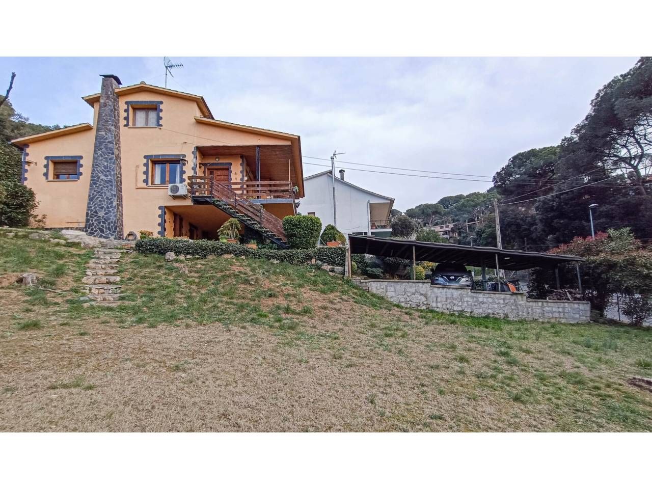 Vista exterior de Casa o chalet en venta en Llinars del Vallès con Aire acondicionado, Calefacción y Jardín privado