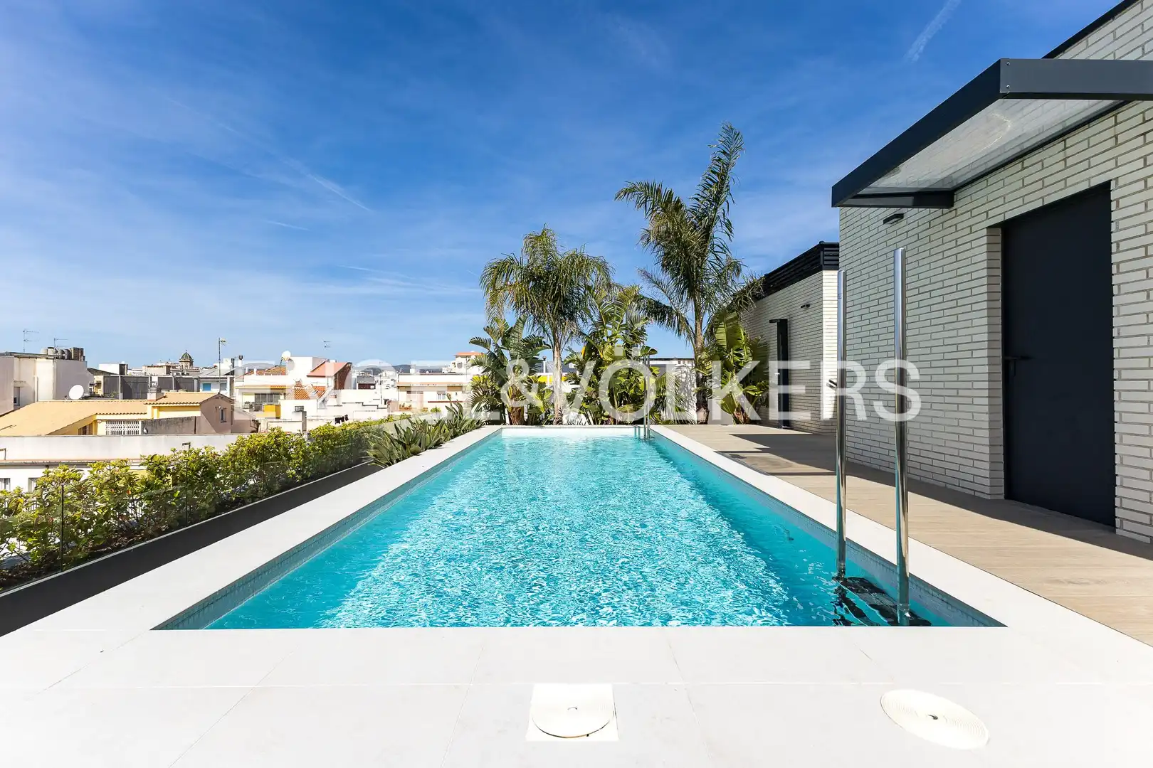 Swimming pool of Flat for sale in Vilanova i la Geltrú  with Air Conditioner, Heating and Parquet flooring