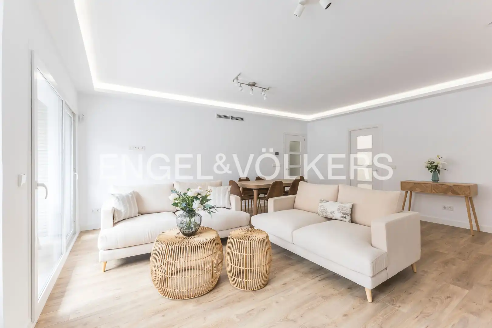 Living room of Flat for sale in Madrid  with Air Conditioner, Heating and Terrace