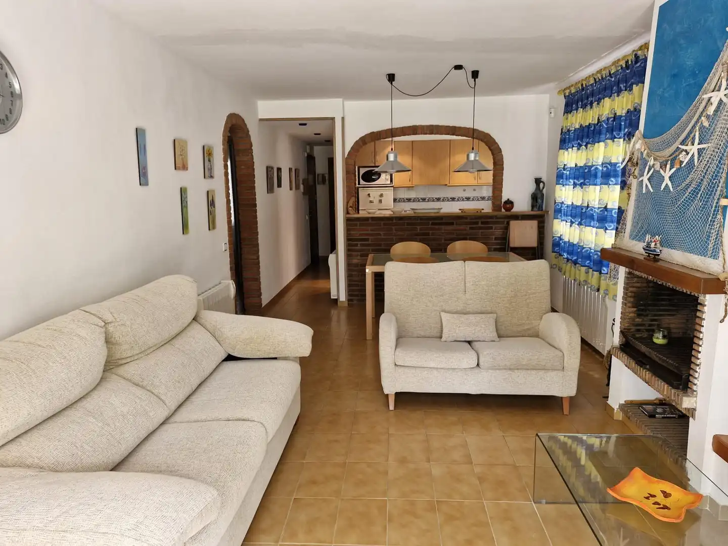 Sala d'estar de Planta baixa en venda en Castell d'Aro, Platja d'Aro i s'Agaró amb Aire condicionat, Calefacció i Jardí privat