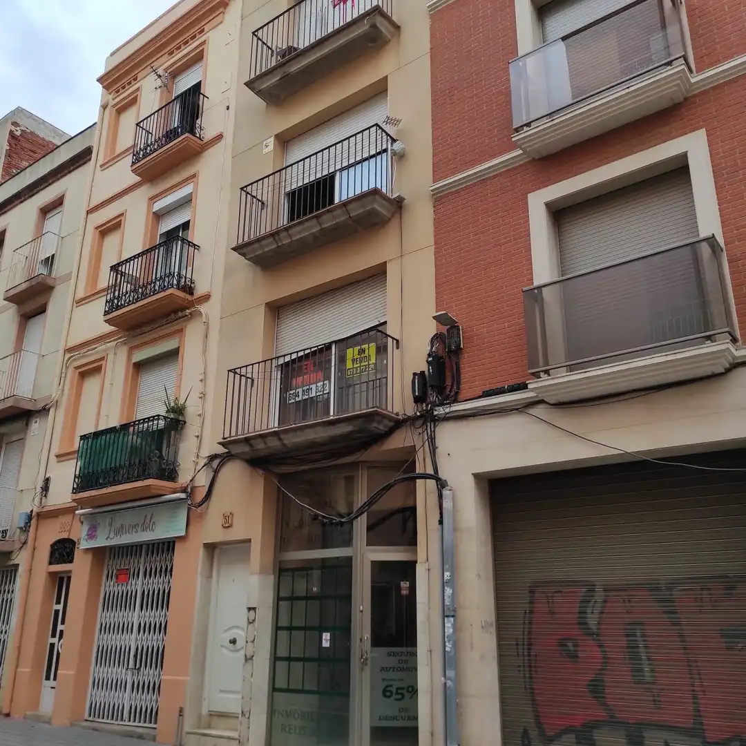 Vista exterior de Local en venda en Reus