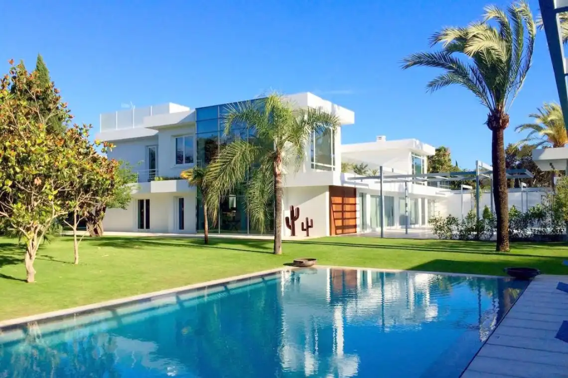 House with pool for sale in Marbella Centro
