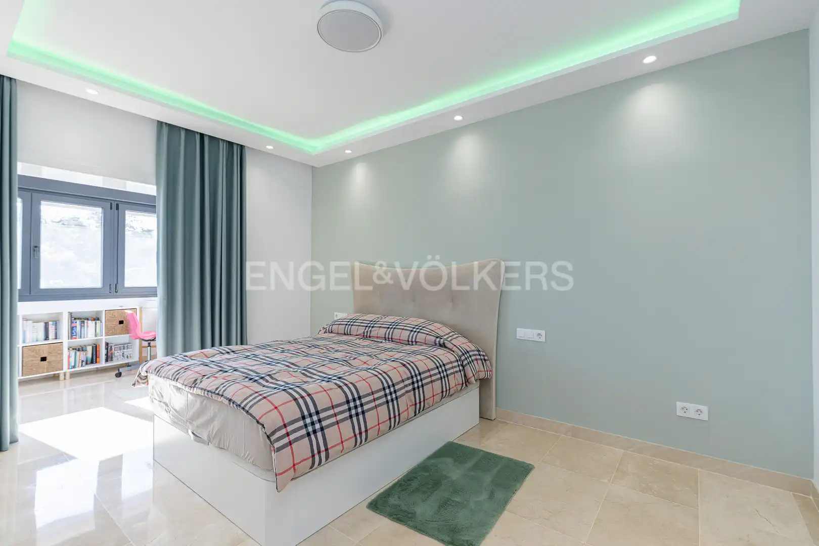 Habitación de Casa o chalet en venta en Boadilla del Monte con Aire acondicionado, Calefacción y Jardín privado