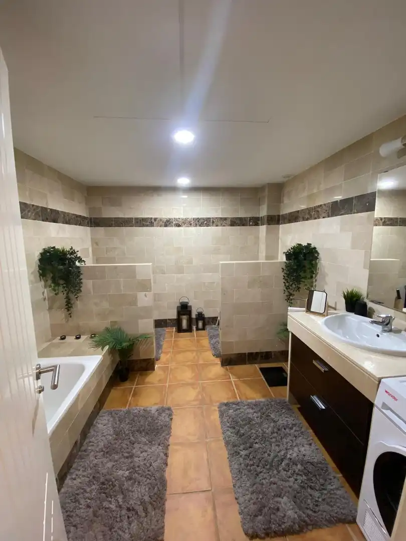 Baño de Planta baja en venta en Estepona con Aire acondicionado, Terraza y Piscina