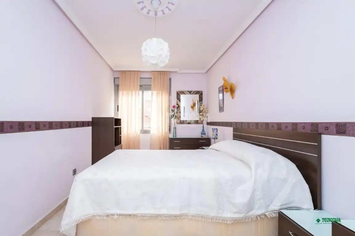 Habitación de Piso en venta en Almería con Amueblado