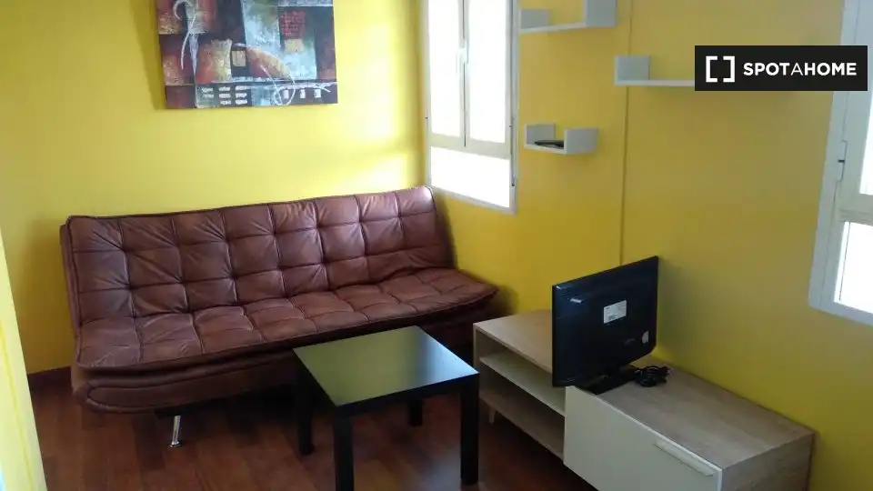 Living room of Flat for rent in Madrid  with Air Conditioner, Heating and Furnished