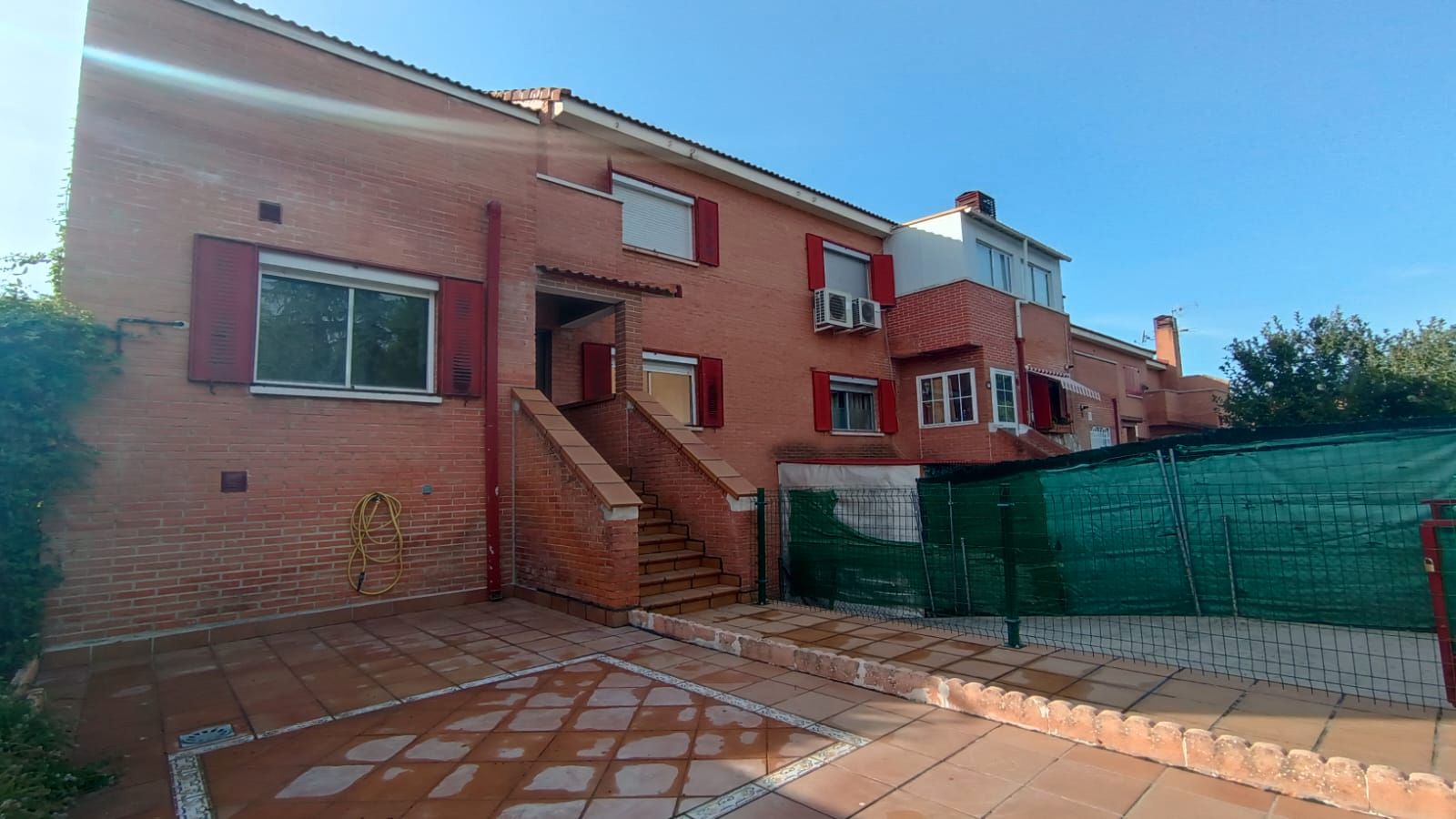 Vista exterior de Casa o xalet de lloguer en Rivas-Vaciamadrid amb Calefacció, Jardí privat i Parquet