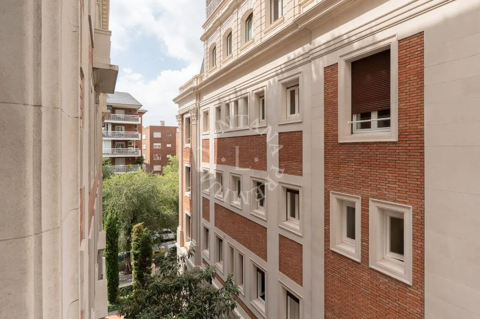 Vista exterior de Piso en venta en Barcelona con Trastero