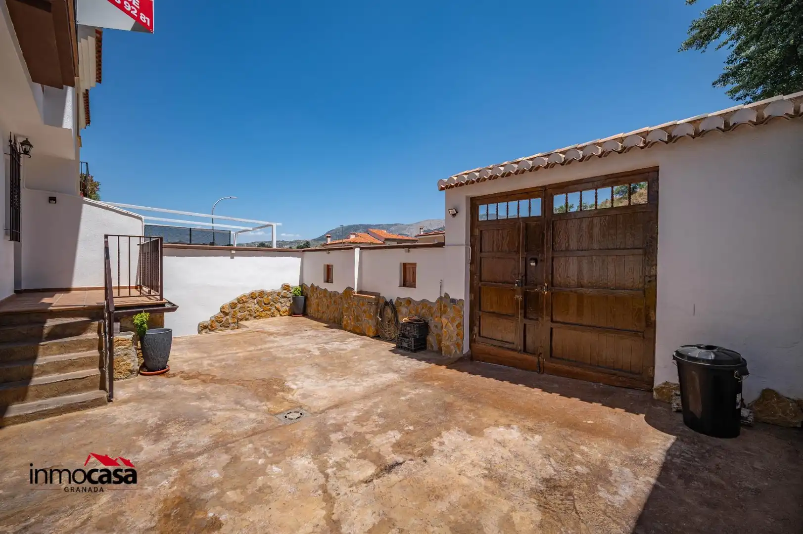 Vista exterior de Casa adosada en venta en Jun con Aire acondicionado, Jardín privado y Piscina