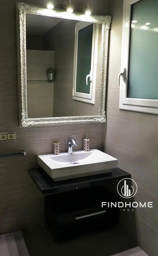 Bathroom of Flat for sale in Olot  with Air Conditioner, Heating and Terrace
