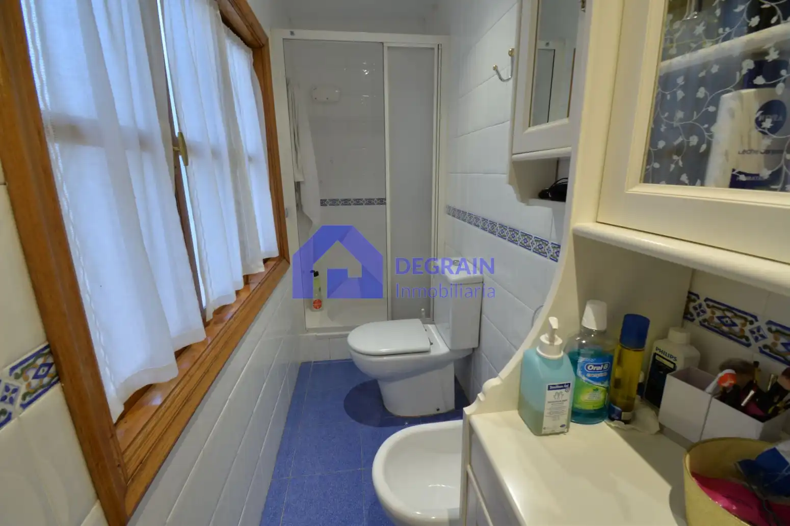 Bathroom of Flat for sale in Oviedo   with Heating, Parquet flooring and Terrace