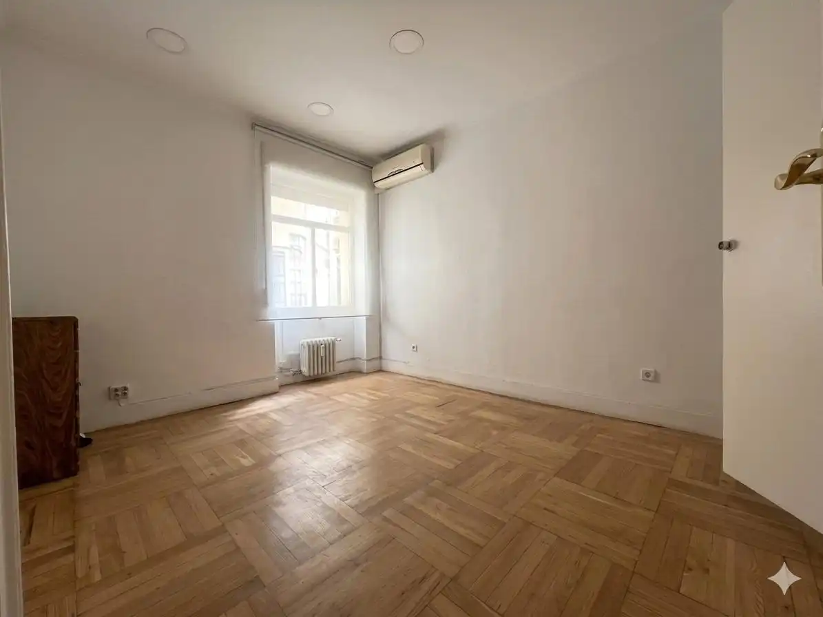 Dormitori de Pis en venda en Madrid amb Calefacció, Parquet i Traster